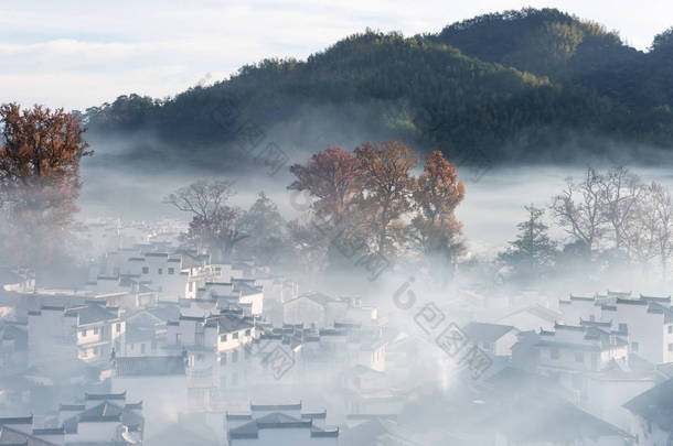 江西省武源县石城村昏暗的烟雾弥漫, 是中国最美丽的乡村