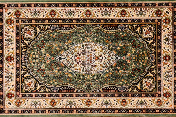 阿拉伯文地毯与<strong>花卉图案</strong>