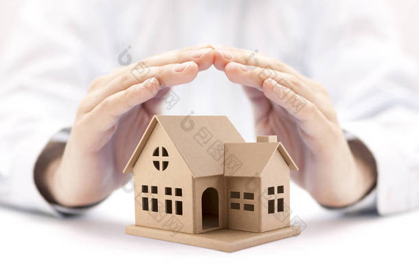 财产保险。用手盖的房子微型. 