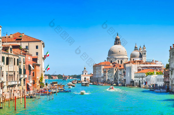 运河与大教堂 di 圣玛丽亚格兰德 della 致敬在<strong>威尼斯</strong>，<strong>意大利</strong>