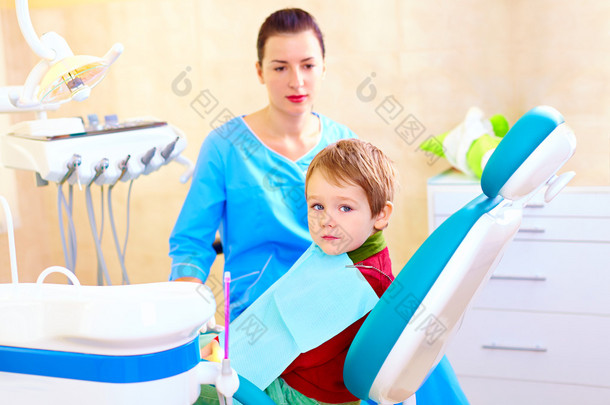 小的时候，病人在检查时在牙科诊所