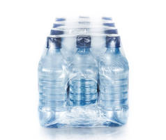 包装瓶装水在白色