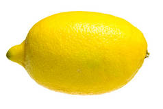 在白色背景上被隔离的柠檬.
