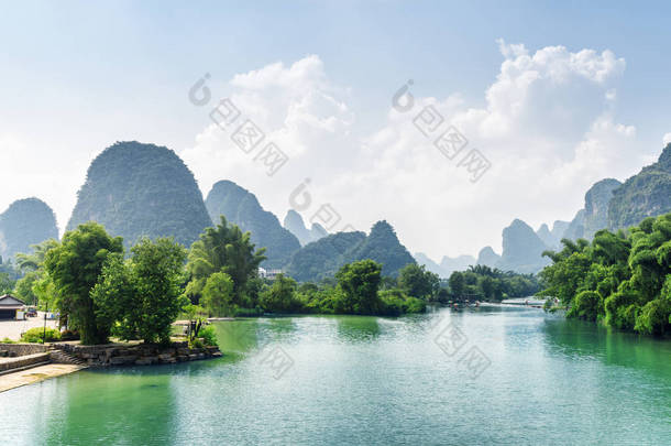 中国碧水的玉龙河美景