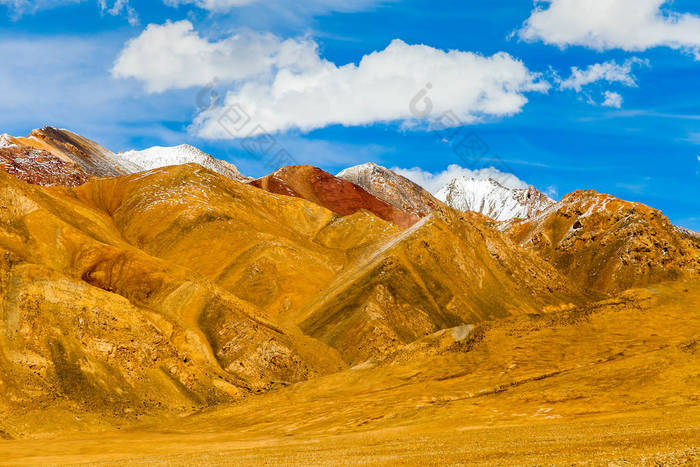 中国青海高原山地景观. 