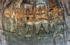 具有佛像的龙门石窟起源于公元493年的北魏.它是中国四大引人注目的石窟之一.