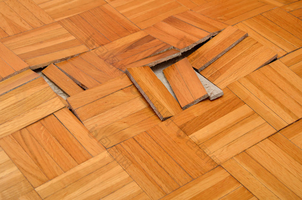 实木复合地板在公寓的破坏