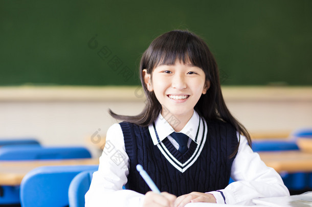 教室里书的快乐漂亮的<strong>学生</strong>女孩