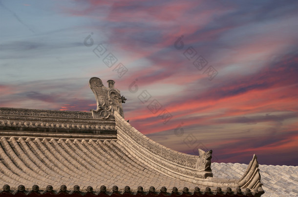 屋顶上领土<strong>巨型</strong>大雁塔装饰，是一座佛教宝塔，位于中国陕西省西安南部 (西安，西安)