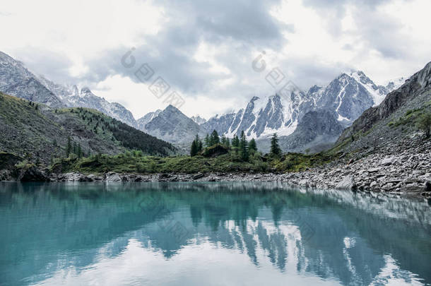 美丽的山水景色, 山和湖, 阿尔泰, 俄罗斯