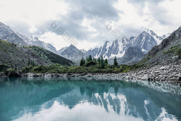 美丽的山水景色, 山和湖, 阿尔泰, 俄罗斯