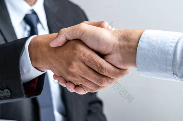向新同事致意，面试时握手，面试后与面试者或雇主握手，以及就业和招聘的概念.