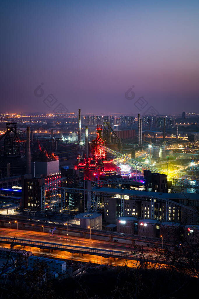 中国北京钢铁博物馆首钢公园夜景