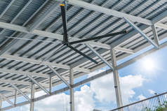 商用 Hvls 吊扇大型工业风扇在屋顶为购物中心的热空气冷却和通风
