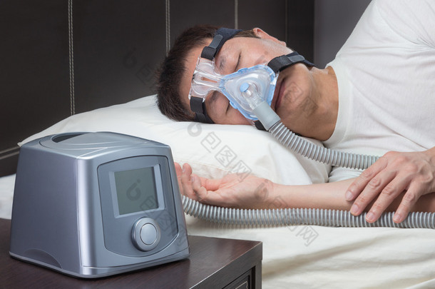 亚洲人与<strong>睡眠</strong>呼吸暂停使用 Cpap 机