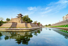 明代城墙的墙角塔于1374年在中国西安建成.