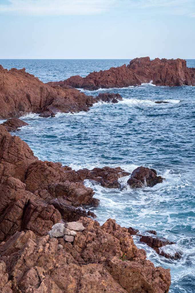 Esterel 地块, 地中海海岸山脉火山起源, 东南法国