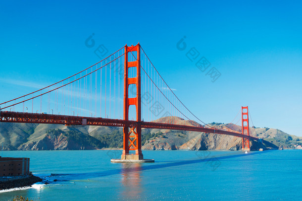 与美丽的蓝色欧西亚在<strong>旧金山金门大桥</strong>