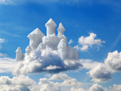 在云层中的梦幻城堡