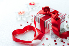 艺术情人节日礼品盒用红丝带弓心