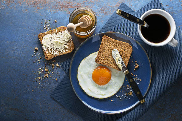 煎蛋当早餐