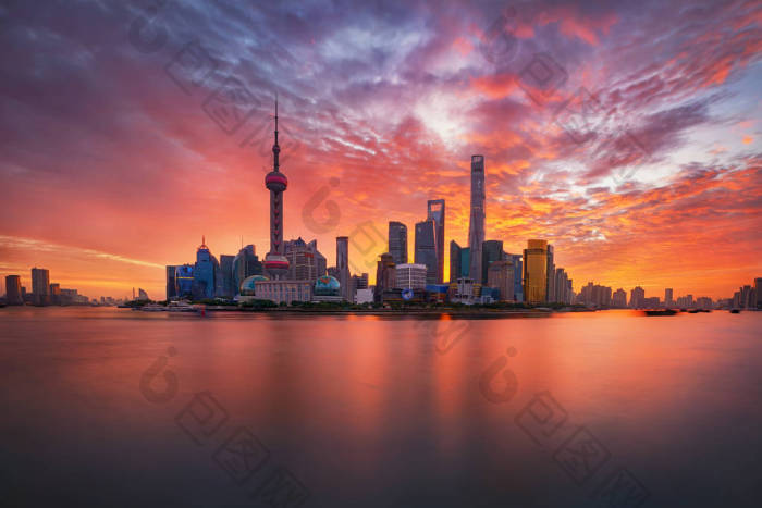 年月日中国上海市中心雅安路高架公路夜景毗-包图企业站