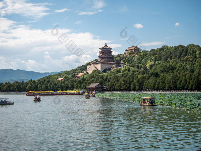 美丽的天空和北京颐和园的景色