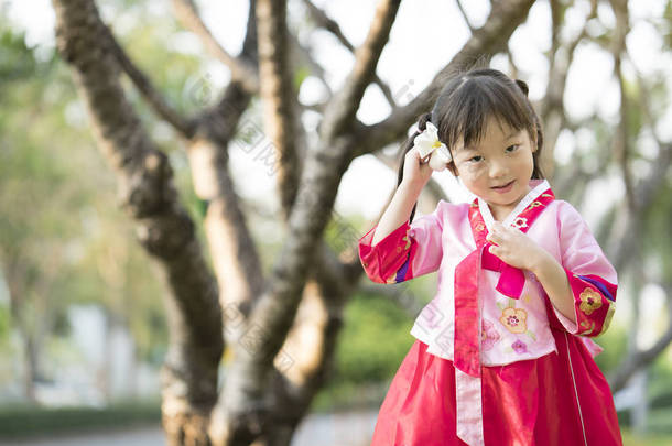 韩国儿童穿着传统韩