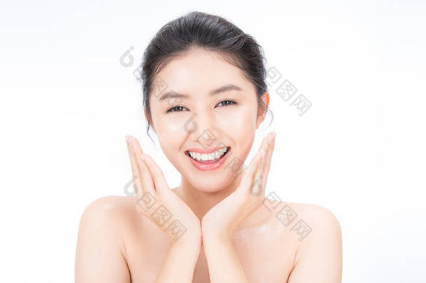 亚洲女人的衣装肖像清澈<strong>健康</strong>完美的皮肤护理<strong>温泉</strong>隔离在白色背景下，亚洲漂亮的韩国女孩笑脸。美容院彩妆面部治疗外科概念