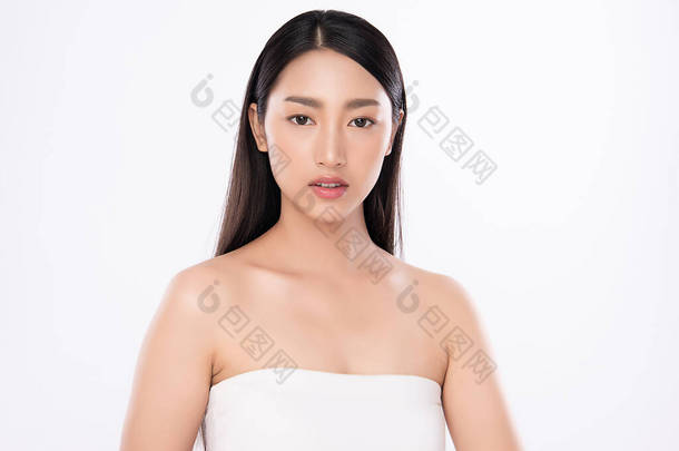 美容美发,年轻美丽的亚洲女子,肌肤清新<strong>健康</strong>,面部处理.化妆品、美容美发和温泉，以白色背景隔离.