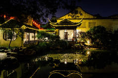 中国苏州网师园的夜景。中国苏州网师园的夜景