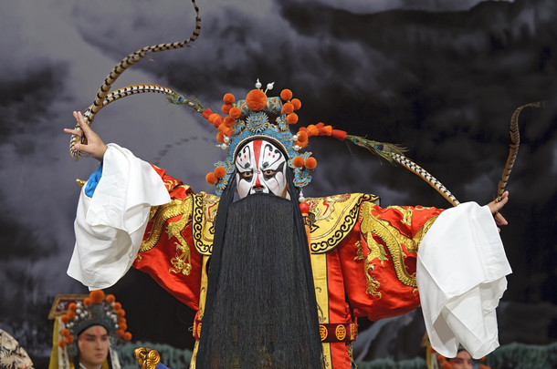 中国传统戏曲演员与<strong>舞台表演服装</strong>