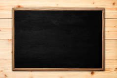 抽象黑板或黑板与框架在木背景