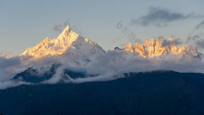 美丽的梅丽雪山和云南的山脉