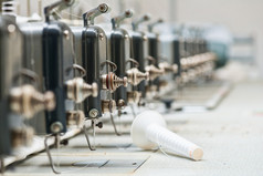 被遗弃的纺织工厂-缝纫机