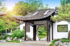 位于江苏省扬州寿秀湖中国古典园林.
