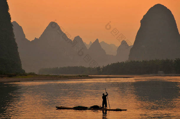 丽江、丽江、兴平桂林<strong>的</strong>垂钓者.