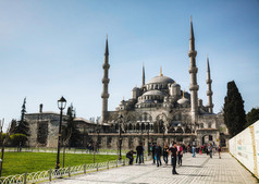 在伊斯坦布尔的苏丹 Ahmed 清真寺 (蓝色清真寺)