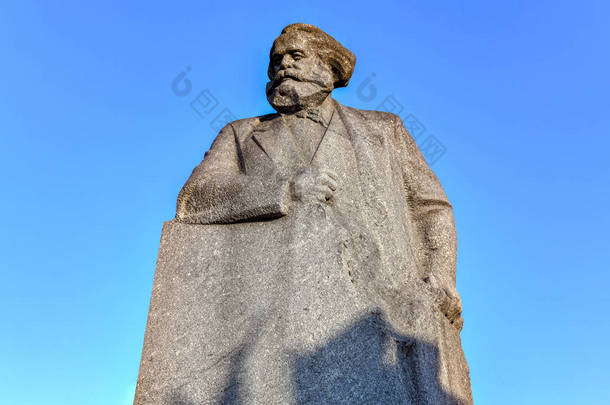 莫斯科市中心卡尔·马克思纪念碑, 一个受欢迎的地标.