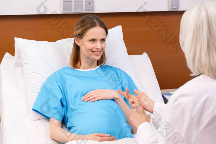 医生和怀孕的女人-包图企业站
