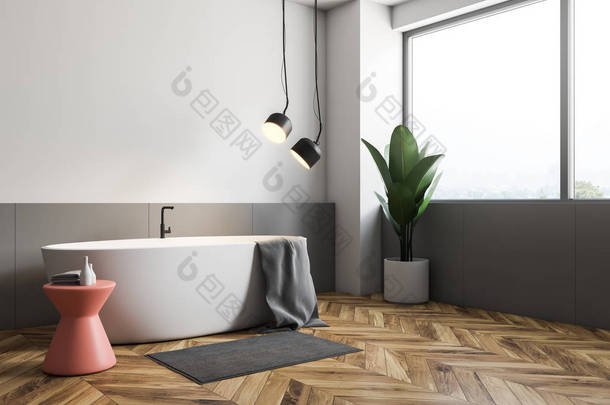 简约的浴室<strong>角落</strong>, 白色和灰色的墙壁, 木地板, 大窗户, 白色浴缸与灰色毛巾在它和粉红色的椅子。盆花。3d 渲染