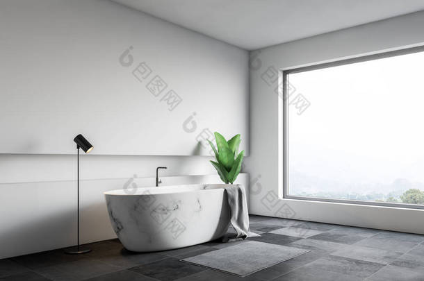 现代化<strong>浴室</strong>的角落, 有白色的墙壁, 黑色的<strong>瓷砖</strong>地板, 大窗户和白色的大理石浴缸, 上面挂着毛巾。3d 渲染
