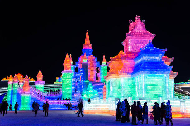 中国哈尔滨-2019年1月2日: 哈尔滨国际冰雪节是每年在哈尔滨举行的冬季节。这是<strong>世界</strong>上最大的冰雪节.