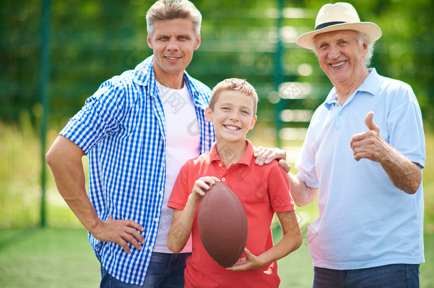 橄榄球球、 祖父、 父亲的男孩
