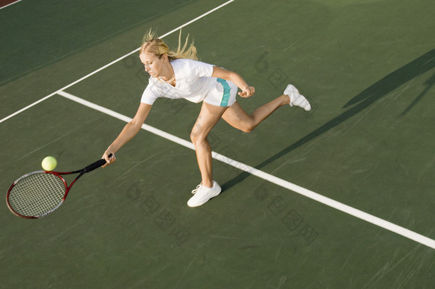 网球运动员与球