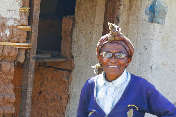 马达加斯加老年妇女肖像