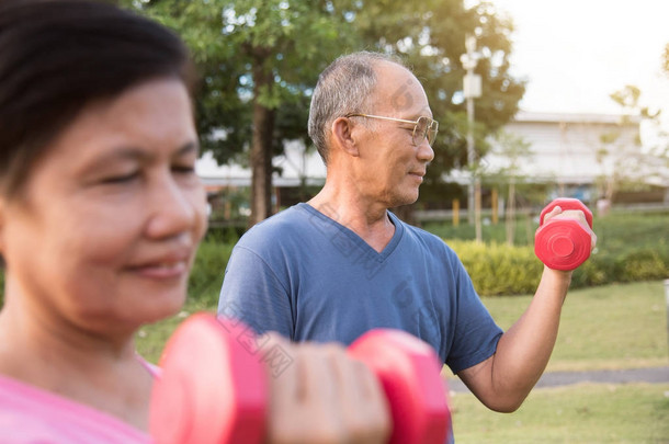 亚洲老年人<strong>行使</strong>.