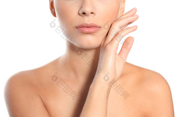 <strong>美丽</strong>的年轻女子在白色背景的特写镜头视图。唇部轮廓、皮肤护理和整容手术概念