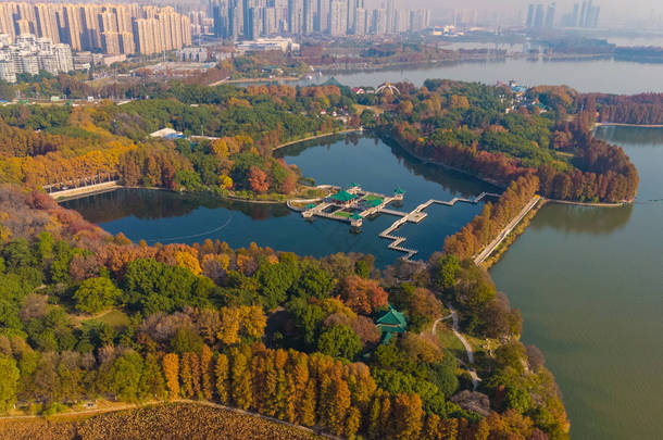 湖北武汉东湖亭涛风景区秋末航拍风景