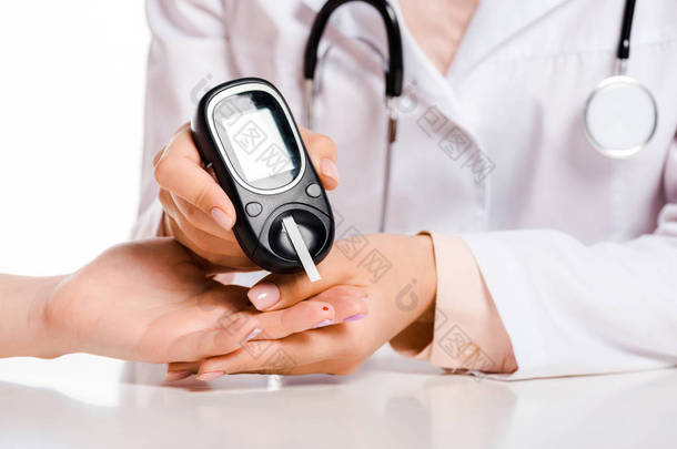 医生的短图像测量患者<strong>血液</strong>中葡萄糖的水平与血糖仪查出的白, 糖尿病概念